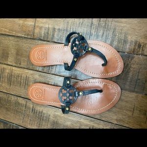 Dark dark Navy GUC Tory Burch sandals, Size 7!